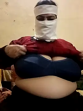 Snapshot of Love-890 chatting on 10.28.25 Love-890 online show from 10.28.25