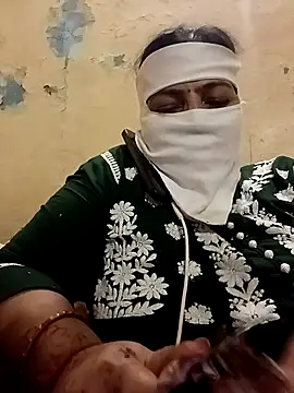 Snapshot of Love-890 chatting on 10.29.25 Love-890 online show from 10.29.25