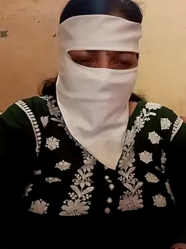 Snapshot of Love-890 chatting on 10.30.25 Love-890 online show from 10.30.25