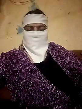 Snapshot of Love-890 chatting on 10.31.25 Love-890 online show from 10.31.25