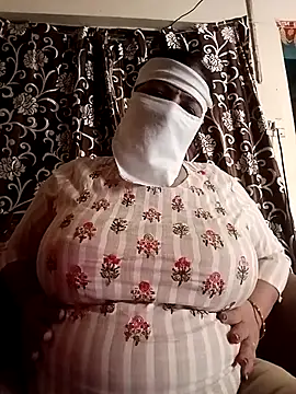 Snapshot of Love-890 chatting on 11.02.25 Love-890 online show from 11.02.25