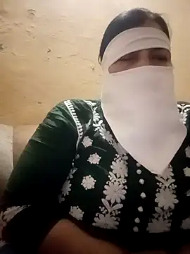 Snapshot of Love-890 chatting on 11.03.25 Love-890 online show from 11.03.25