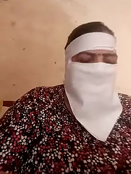 Snapshot of Love-890 chatting on 11.04.25 Love-890 online show from 11.04.25