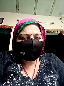 Snapshot of Love-890 chatting on 11.15.25 Love-890 online show from 11.15.25