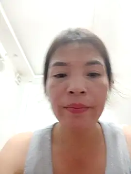 Snapshot of Livelulu chatting on 09.29.25 Livelulu online show from 09.29.25