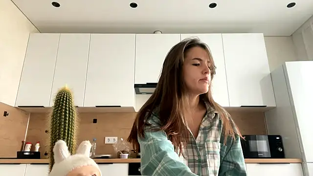FavorLeila online show from 09.20.25