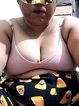 Snapshot of Mmm143 chatting on 09.15.25 Mmm143 online show from 09.15.25