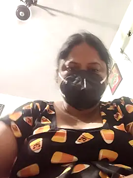 Snapshot of Mmm143 chatting on 09.25.25 Mmm143 online show from 09.25.25