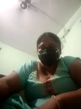 Snapshot of Mmm143 chatting on 09.29.25 Mmm143 online show from 09.29.25