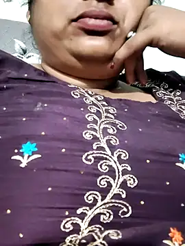 Snapshot of Mmm143 chatting on 09.30.25 Mmm143 online show from 09.30.25