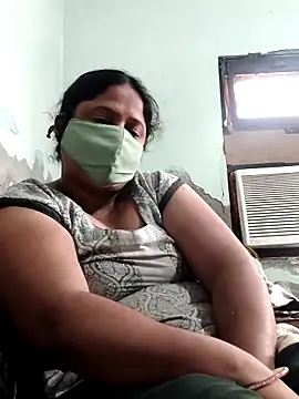 Snapshot of Mmm143 chatting on 10.05.25 Mmm143 online show from 10.05.25