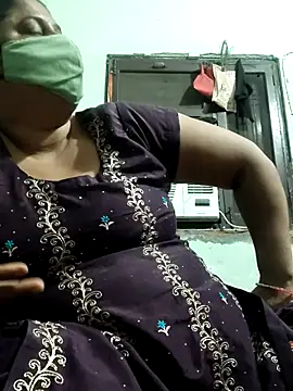 Snapshot of Mmm143 chatting on 10.07.25 Mmm143 online show from 10.07.25