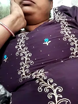 Snapshot of Mmm143 chatting on 10.08.25 Mmm143 online show from 10.08.25