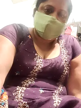 Snapshot of Mmm143 chatting on 10.08.25 Mmm143 online show from 10.08.25