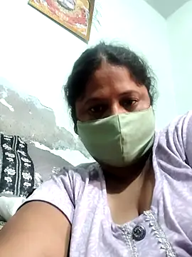 Snapshot of Mmm143 chatting on 10.11.25 Mmm143 online show from 10.11.25