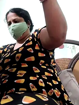 Snapshot of Mmm143 chatting on 10.19.25 Mmm143 online show from 10.19.25