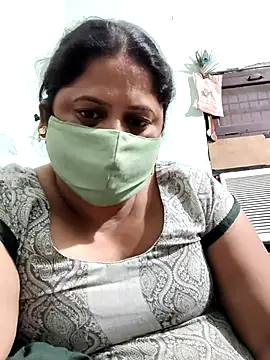 Snapshot of Mmm143 chatting on 10.19.25 Mmm143 online show from 10.19.25