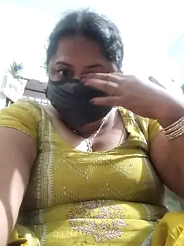 Snapshot of Mmm143 chatting on 10.26.25 Mmm143 online show from 10.26.25