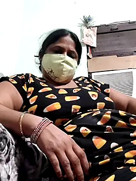 Snapshot of Mmm143 chatting on 11.04.25 Mmm143 online show from 11.04.25