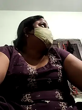 Snapshot of Mmm143 chatting on 11.08.25 Mmm143 online show from 11.08.25