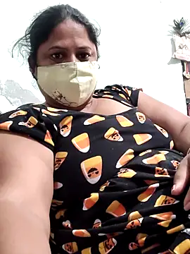 Snapshot of Mmm143 chatting on 11.12.25 Mmm143 online show from 11.12.25