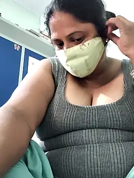 Snapshot of Mmm143 chatting on 11.14.25 Mmm143 online show from 11.14.25