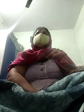 Snapshot of Mmm143 chatting on 11.16.25 Mmm143 online show from 11.16.25