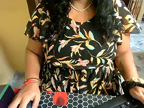 Snapshot of veena_kaur chatting on 09.17.25 veena kaur online show from 09.17.25
