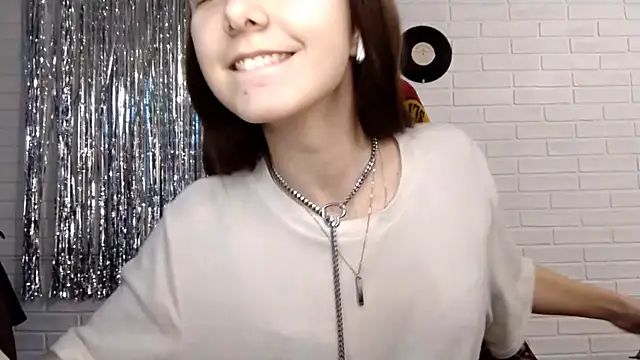 StarlightVeil online show from 09.18.25