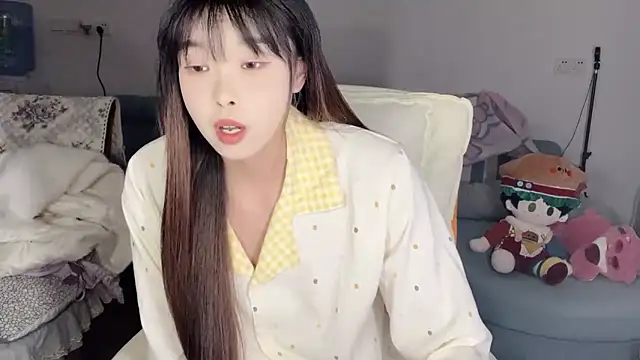 Snapshot of Akong11 chatting on 04.24.26 Akong11 online show from 04.24.26