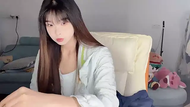 Snapshot of Akong11 chatting on 05.04.26 Akong11 online show from 05.04.26