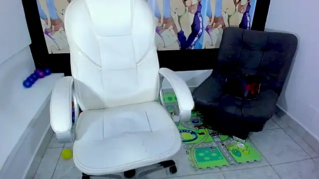 Snapshot of Hunteer_Boy chatting on 09.29.25 Hunteer Boy online show from 09.29.25