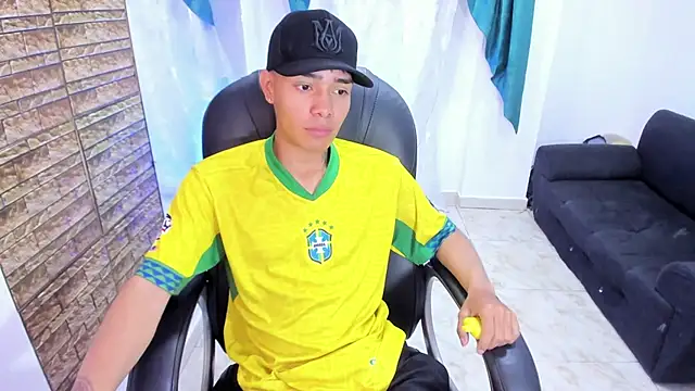 Snapshot of Hunteer_Boy chatting on 10.01.25 Hunteer Boy online show from 10.01.25