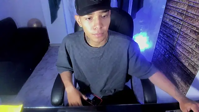 Snapshot of Hunteer_Boy chatting on 10.03.25 Hunteer Boy online show from 10.03.25