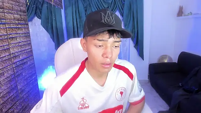 Snapshot of Hunteer_Boy chatting on 10.07.25 Hunteer Boy online show from 10.07.25