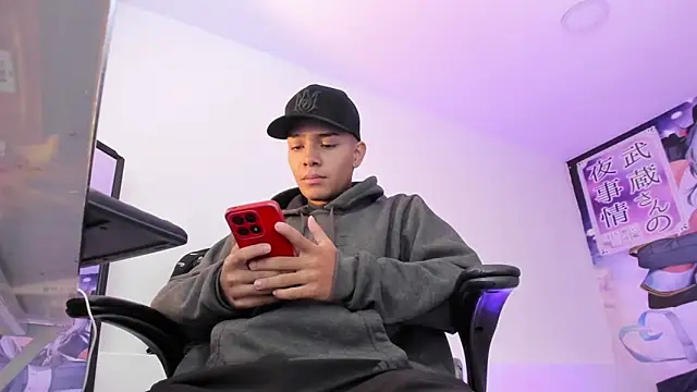 Snapshot of Hunteer_Boy chatting on 10.14.25 Hunteer Boy online show from 10.14.25