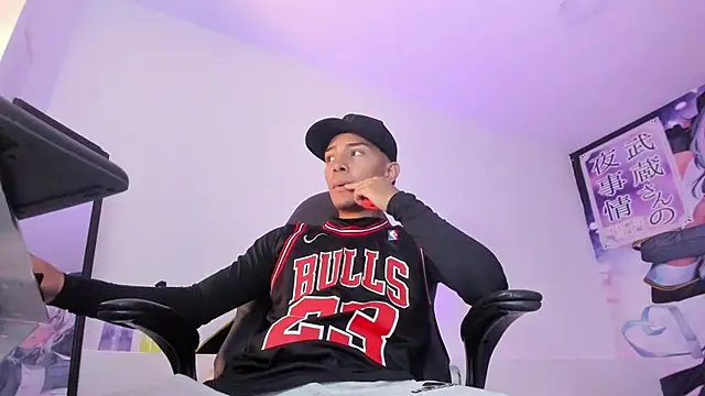 Snapshot of Hunteer_Boy chatting on 10.16.25 Hunteer Boy online show from 10.16.25