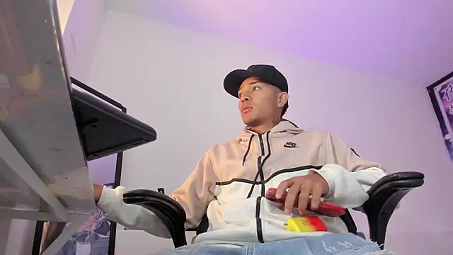 Snapshot of Hunteer_Boy chatting on 10.17.25 Hunteer Boy online show from 10.17.25