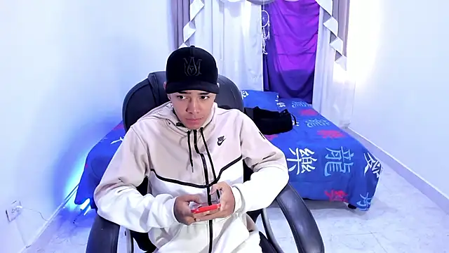 Snapshot of Hunteer_Boy chatting on 10.18.25 Hunteer Boy online show from 10.18.25