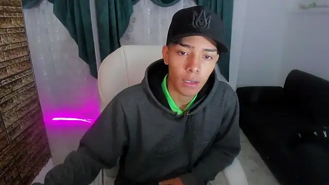 Snapshot of Hunteer_Boy chatting on 10.20.25 Hunteer Boy online show from 10.20.25