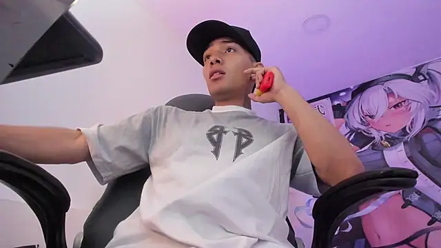 Snapshot of Hunteer_Boy chatting on 10.22.25 Hunteer Boy online show from 10.22.25