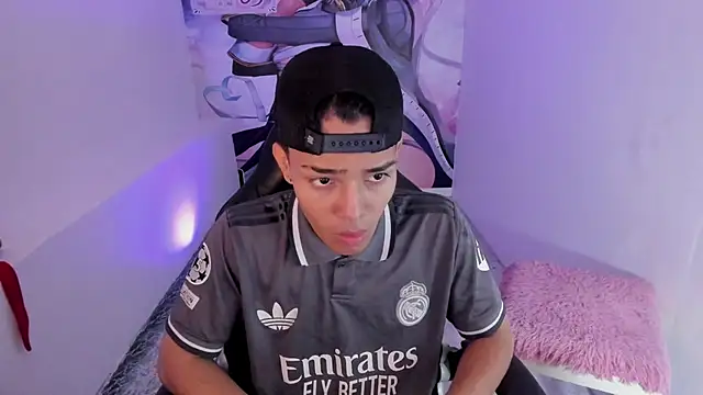 Snapshot of Hunteer_Boy chatting on 10.25.25 Hunteer Boy online show from 10.25.25