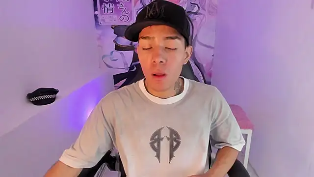 Snapshot of Hunteer_Boy chatting on 10.31.25 Hunteer Boy online show from 10.31.25