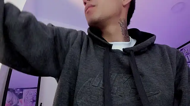 Snapshot of Hunteer_Boy chatting on 11.04.25 Hunteer Boy online show from 11.04.25