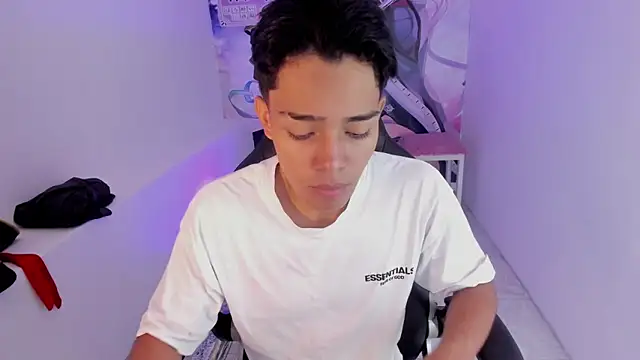 Snapshot of Hunteer_Boy chatting on 11.07.25 Hunteer Boy online show from 11.07.25