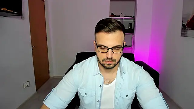 Snapshot of Jace_Thorne chatting on 10.12.25 Jace Thorne online show from 10.12.25