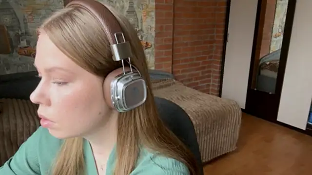 AmiraDehart online show from 09.18.25