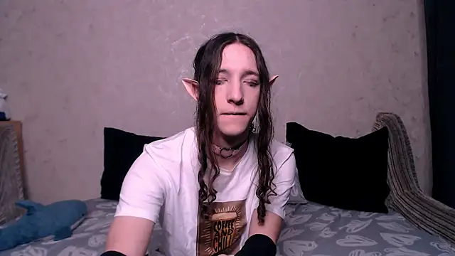 Snapshot of SilverMuse_ chatting on 10.12.25 SilverMuse online show from 10.12.25