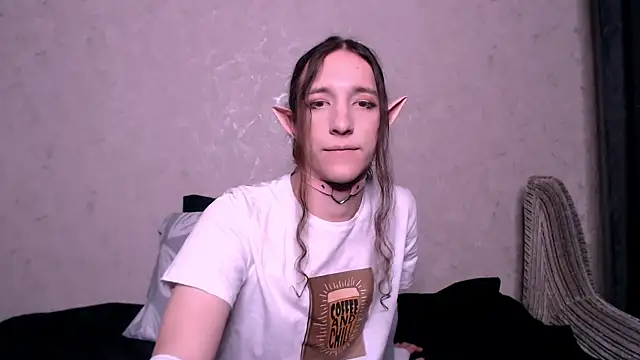 Snapshot of SilverMuse_ chatting on 10.23.25 SilverMuse online show from 10.23.25