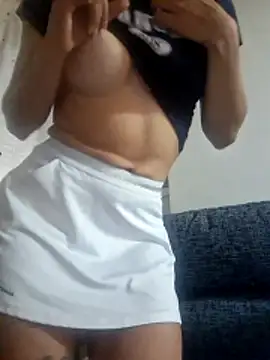 Snapshot of Lauraxxsteen chatting on 05.02.26 Lauraxxsteen online show from 05.02.26